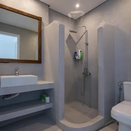 White Blue Luxury 1 * Pefkali